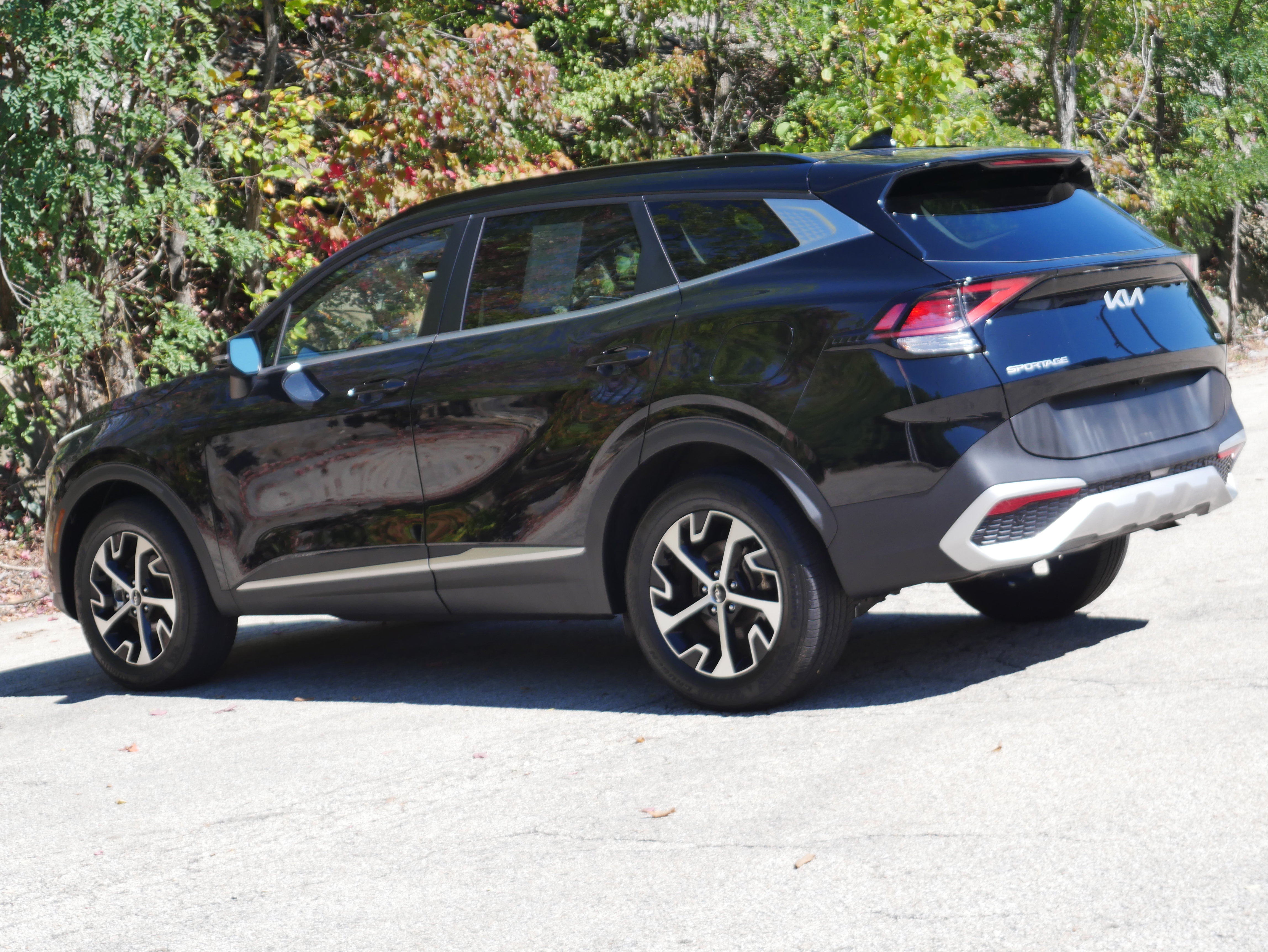 Certified 2025 Kia Sportage EX w/ Premium Package AWD/4WD image 4