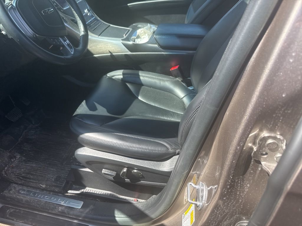 Used 2020 Lincoln Nautilus Premier w/ Equipment Group 101A image 8