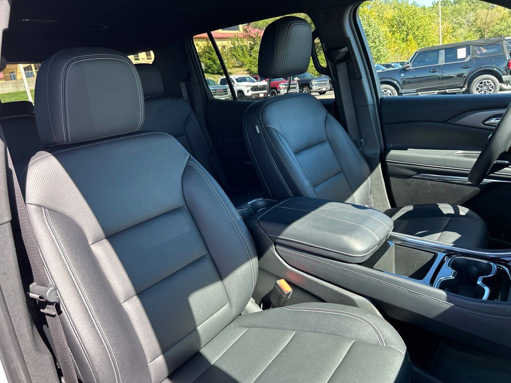 Used 2025 Chevrolet Traverse LT FWD image 40