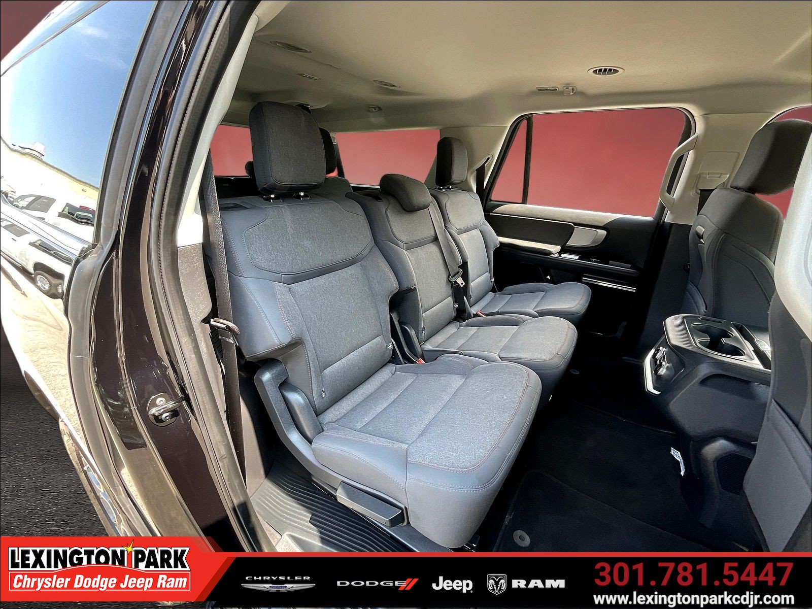 Used 2025 Ford Expedition Max Active AWD/4WD image 24