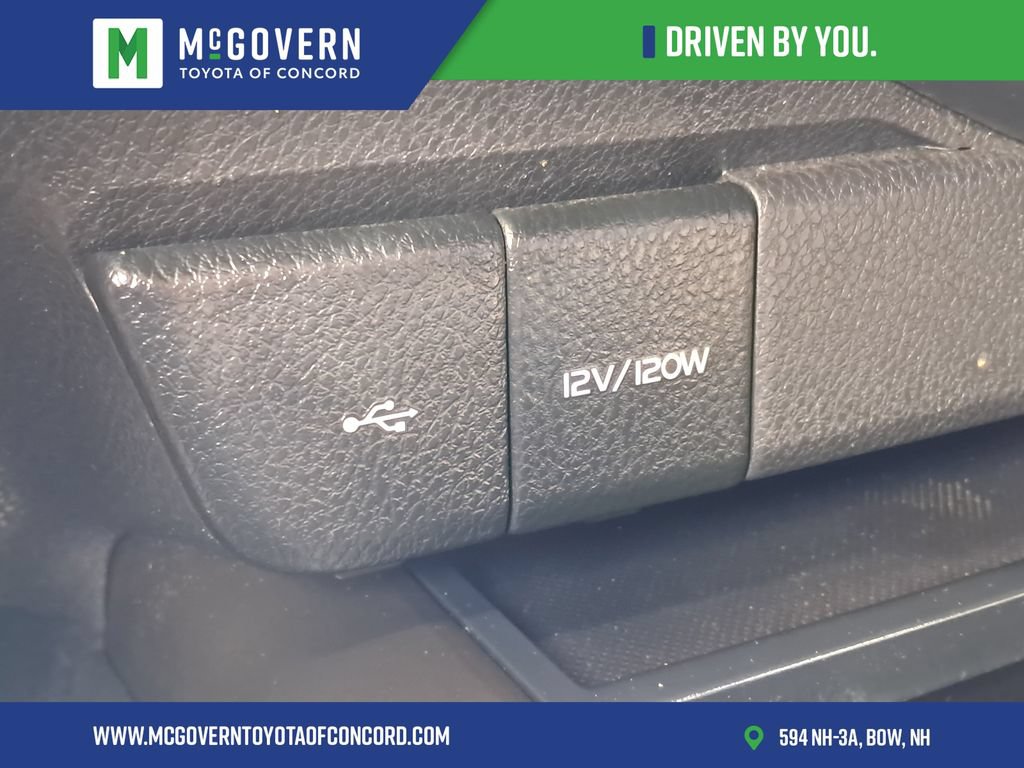 Used 2022 Toyota Camry SE w/ Convenience Package FWD image 32