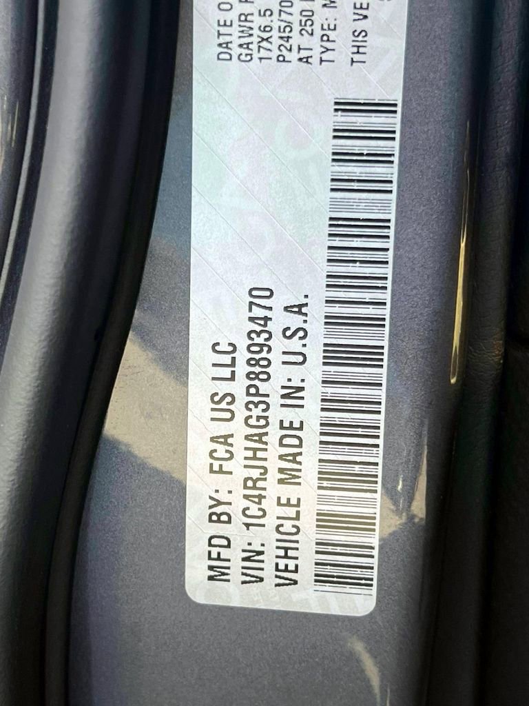 Certified 2023 Jeep Grand Cherokee Laredo w/ Luxury Tech Group I image 19