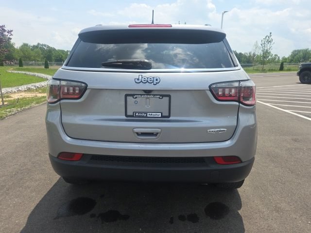 Used 2018 Jeep Compass Latitude FWD image 9