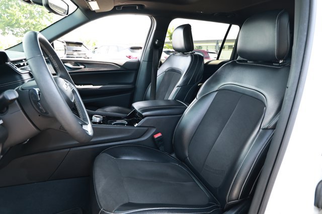 Used 2023 Jeep Grand Cherokee L Laredo RWD image 24