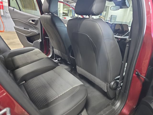 Used 2025 Chevrolet Trax LT FWD image 13