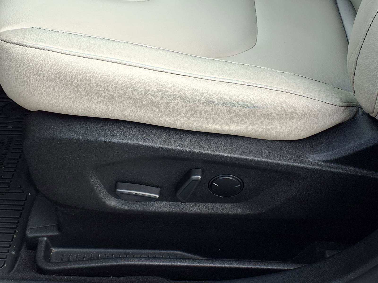 Used 2023 Ford Edge Titanium w/ Class II Trailer Tow Package image 4