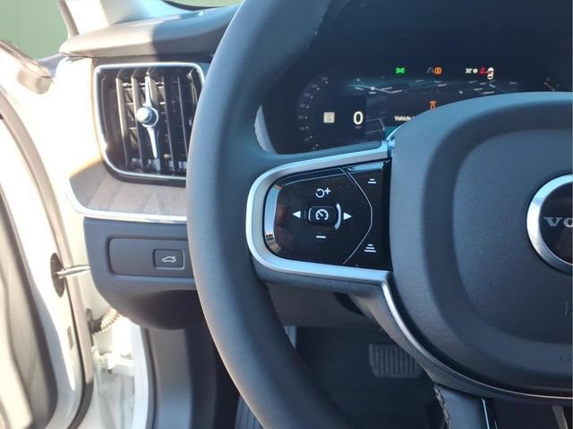 New 2026 Volvo XC60 B5 Plus w/ Protection Package Premier AWD/4WD image 19
