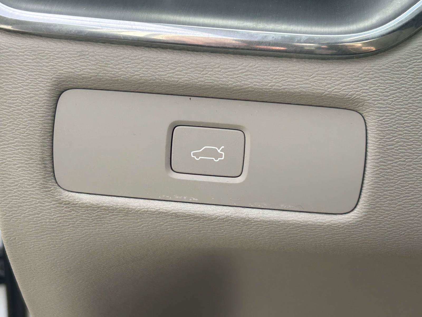 Certified 2023 Volvo XC60 B5 Core AWD/4WD image 21
