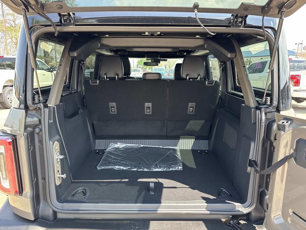 New 2026 Ford Bronco Outer Banks w/ Black Appearance Package AWD/4WD image 5