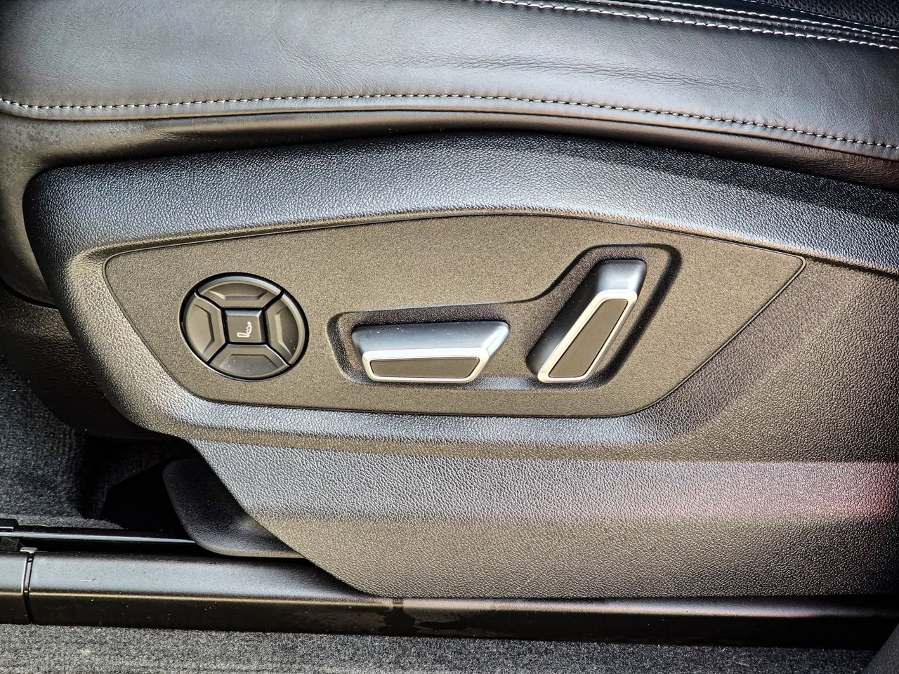 Used 2025 Audi Q7 3.0T Prestige image 15