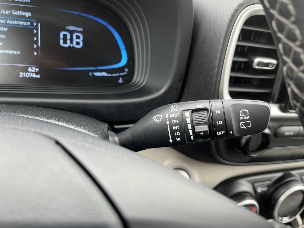 Used 2025 Hyundai Venue SEL FWD image 19