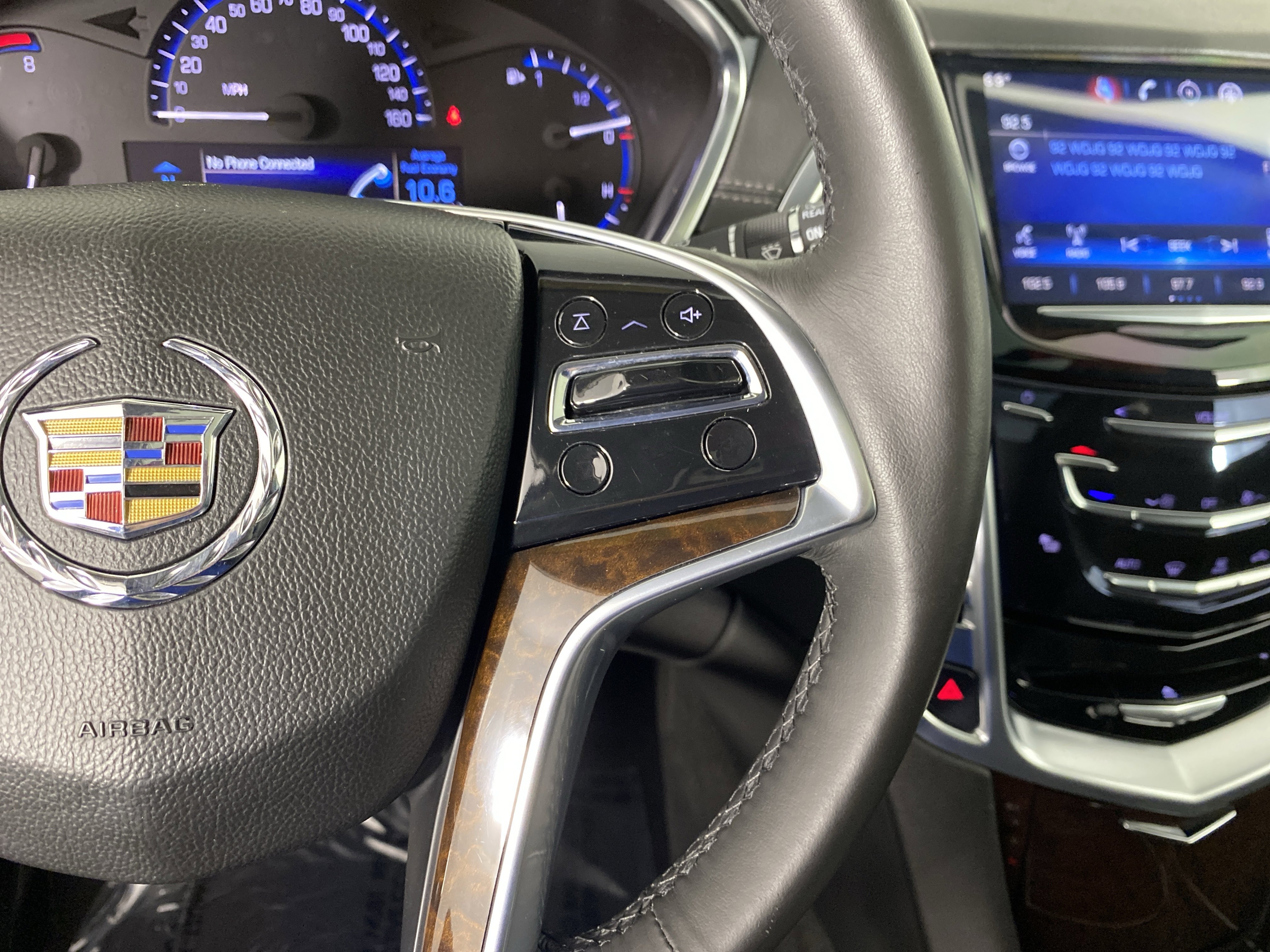 Used 2016 Cadillac SRX Luxury image 24