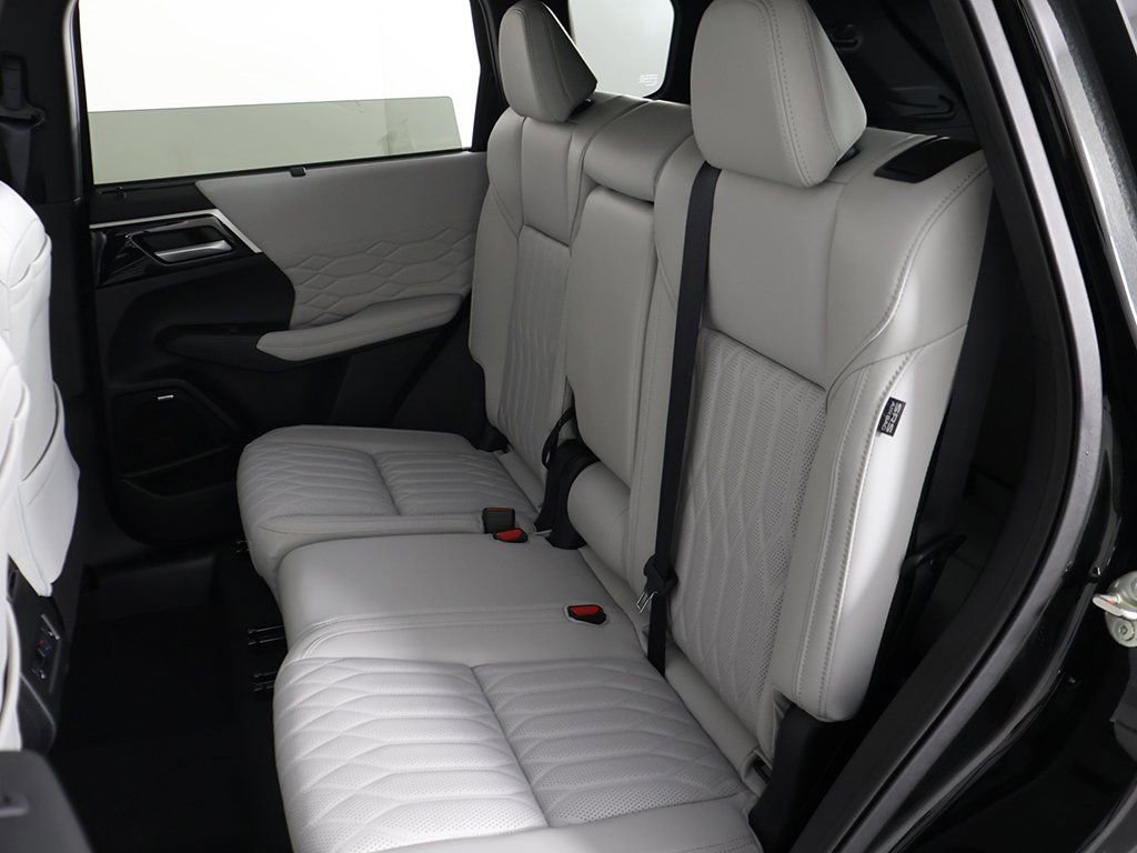 New 2025 Mitsubishi Outlander SEL image 34