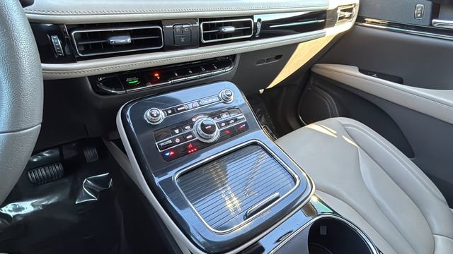 Used 2023 Lincoln Nautilus Standard w/ Premium Package image 14