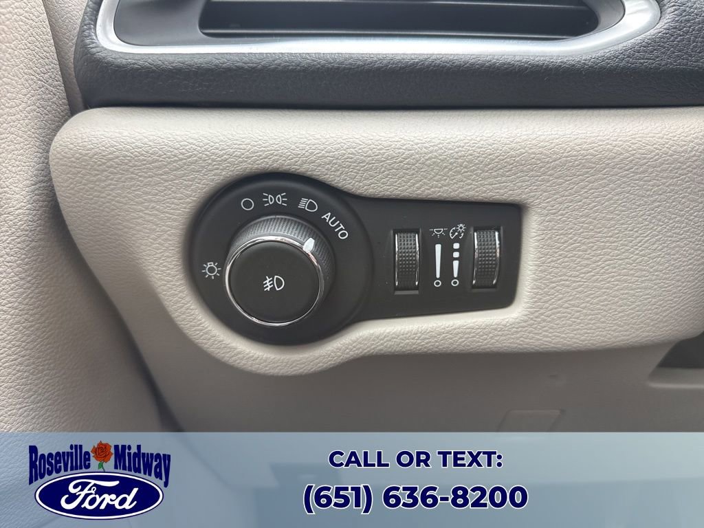 Used 2018 Chrysler Pacifica Limited w/ Tire & Wheel Group image 26