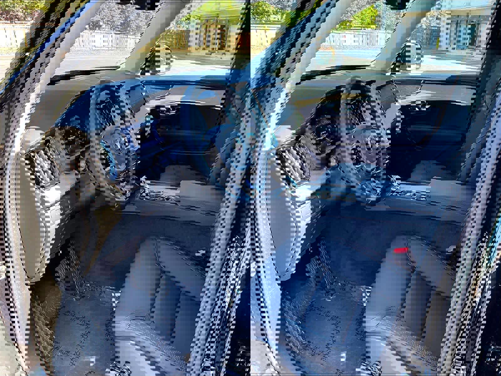 Used 2025 Volvo XC90 B5 Core w/ Protection Package Premier AWD/4WD image 16