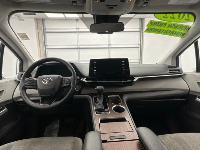 Used 2022 Toyota Sienna LE FWD image 3