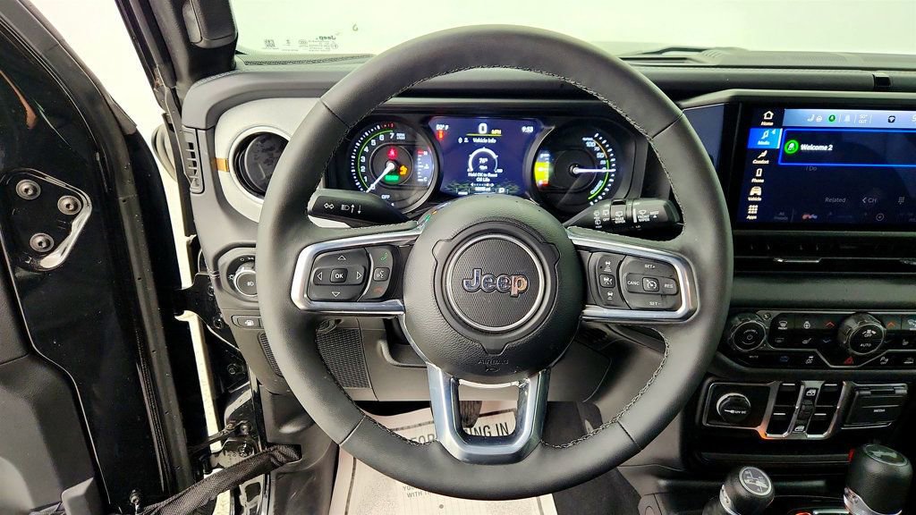 Used 2025 Jeep Wrangler Unlimited Sahara w/ Safety Group image 13