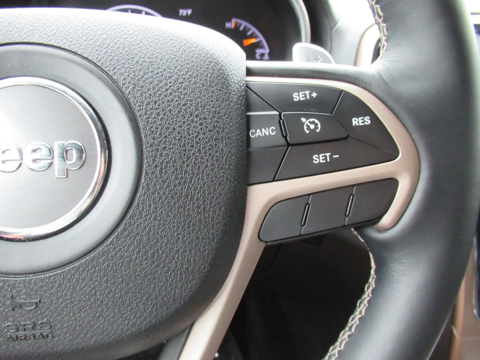 Used 2017 Jeep Grand Cherokee Overland AWD/4WD image 27