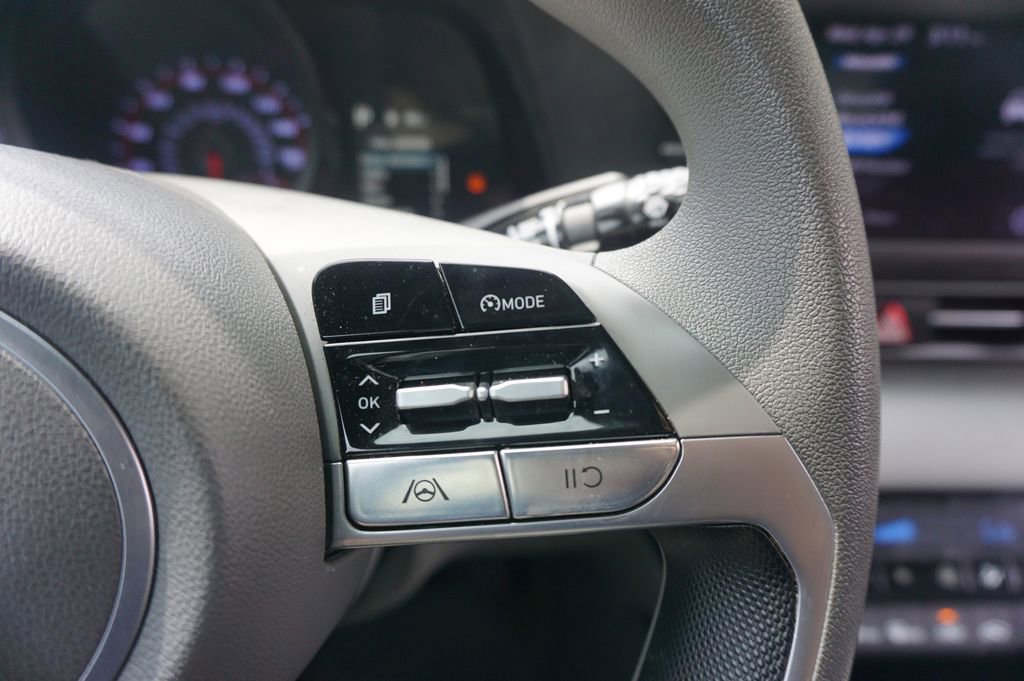 Used 2022 Hyundai Elantra SEL FWD image 9
