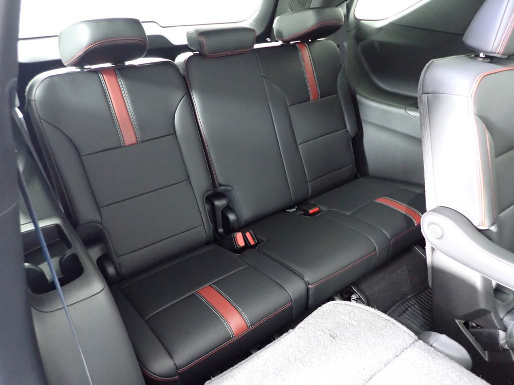 New 2027 Chevrolet Traverse RS w/ LPO, Floor Liner Package AWD/4WD image 39