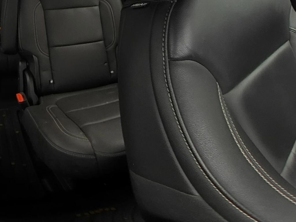 Used 2023 Chevrolet Traverse LT FWD image 14