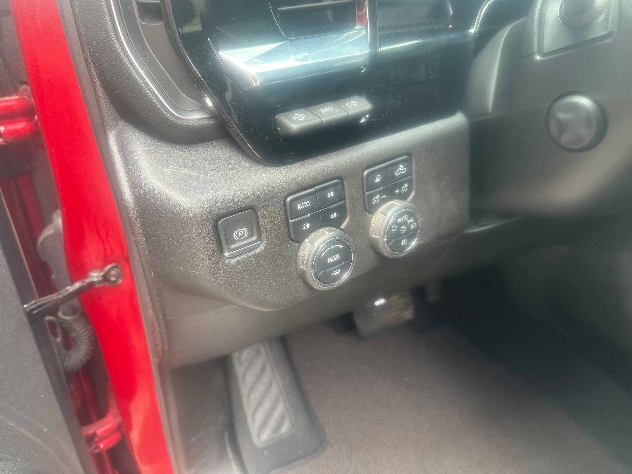 Used 2024 Chevrolet Silverado 1500 High Country w/ Technology Package AWD/4WD image 15