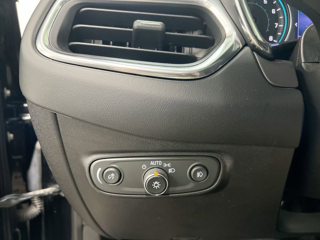 Used 2020 Chevrolet Equinox LT image 18