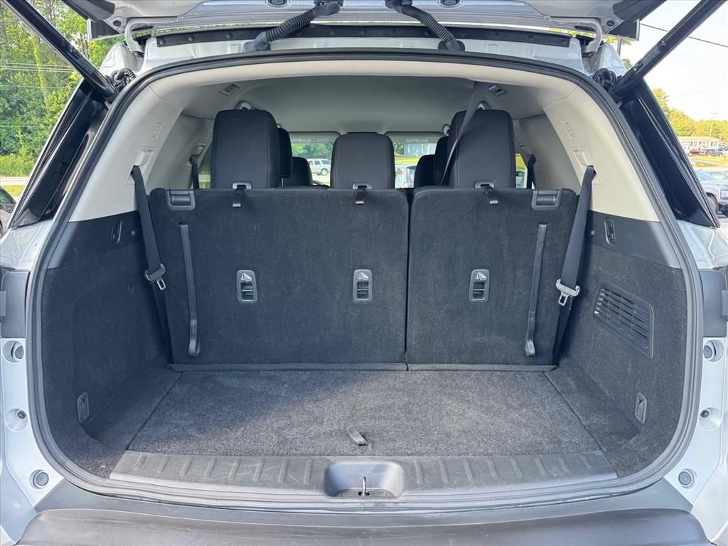 Certified 2025 Nissan Pathfinder SV FWD image 10