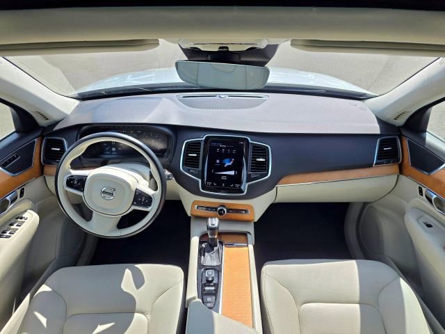 Used 2021 Volvo XC90 T6 Momentum AWD/4WD image 9