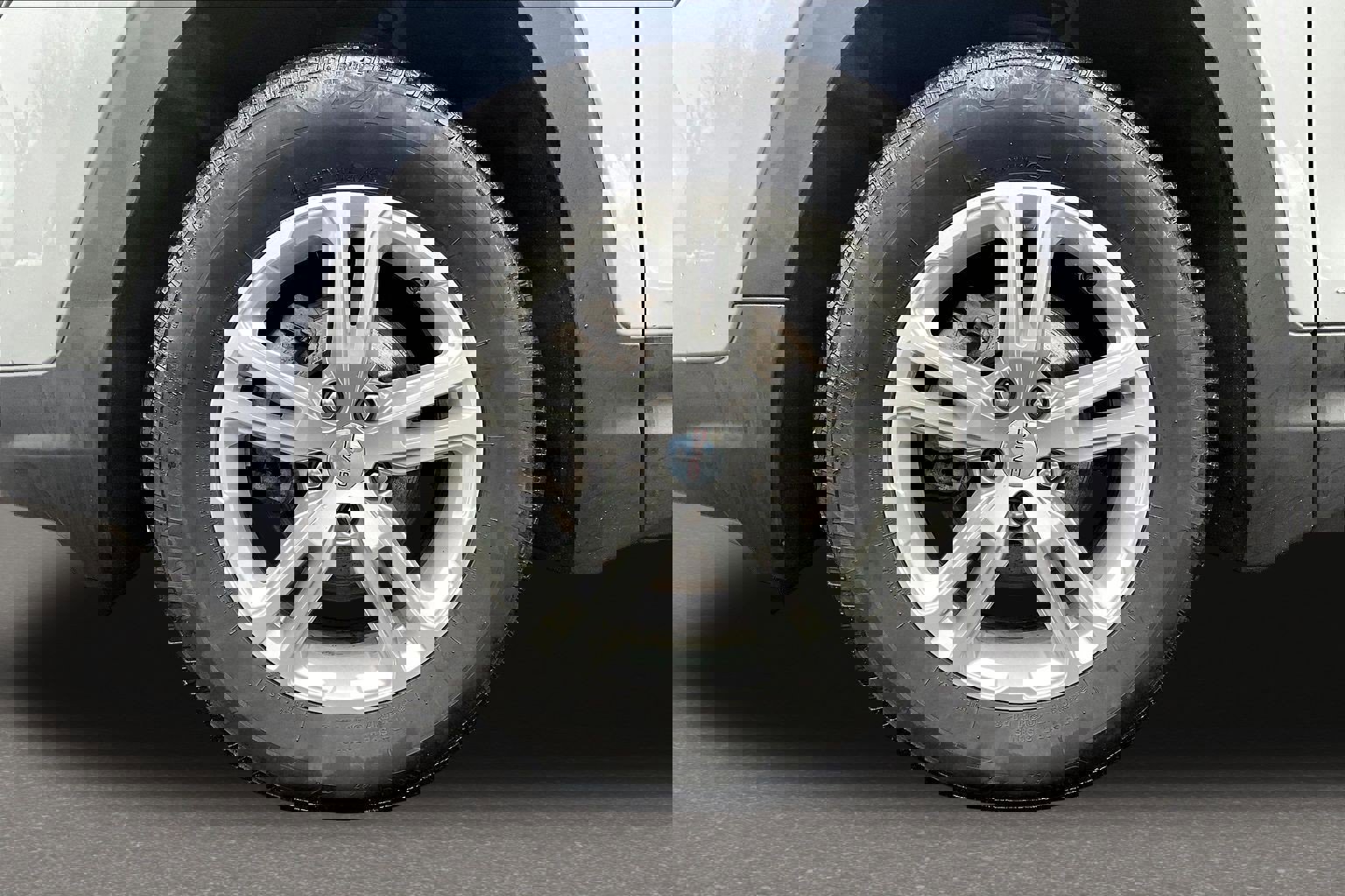 Used 2024 GMC Terrain SLE w/ Driver Convenience Package image 25