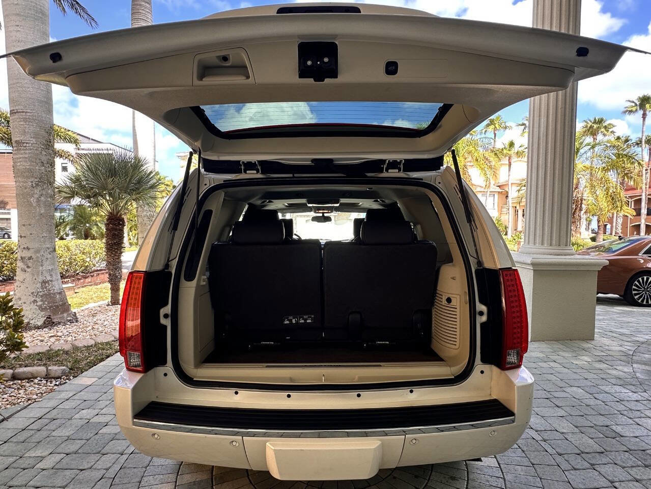 Used 2011 Cadillac Escalade Platinum image 81