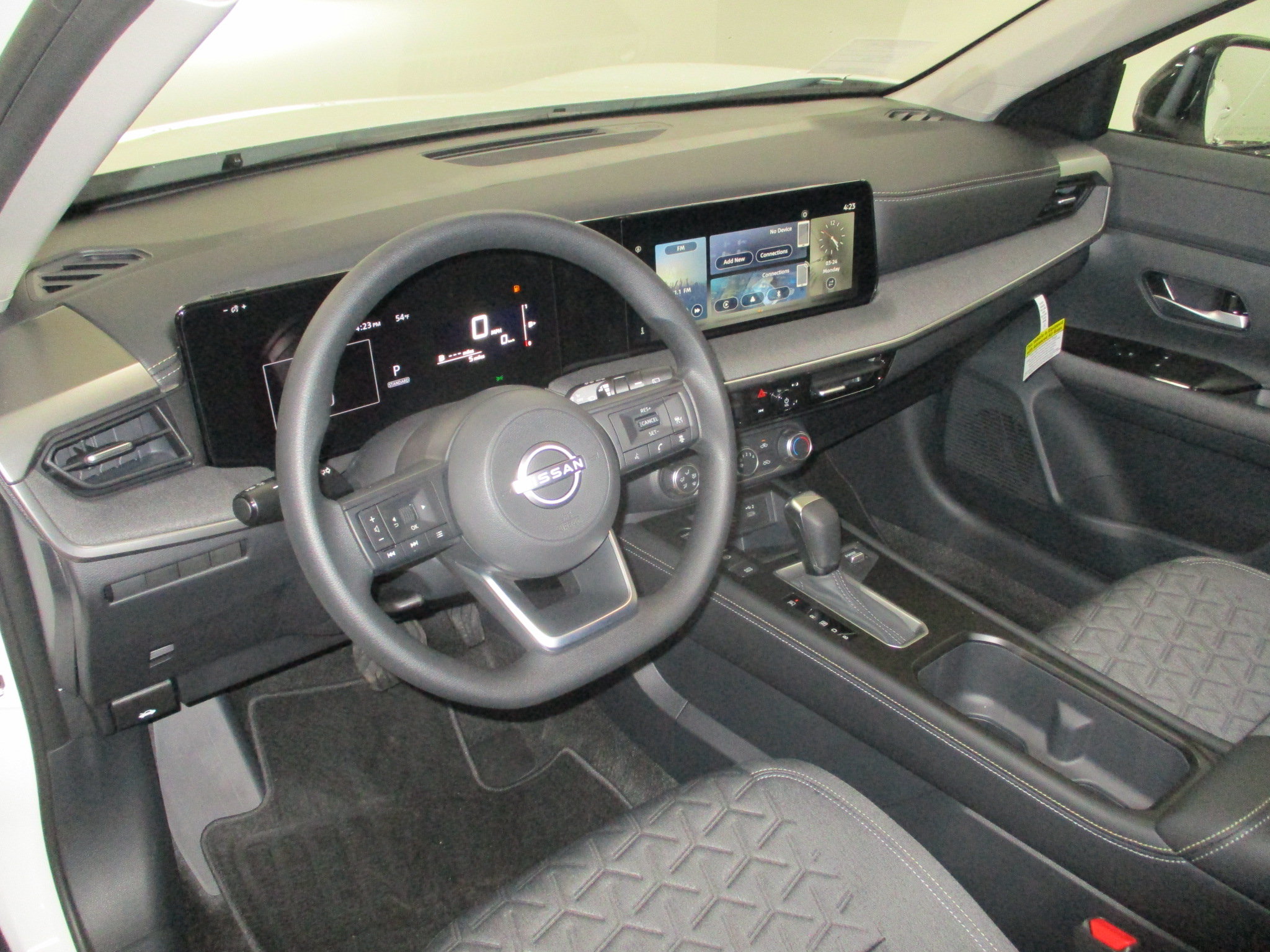 New 2026 Nissan Kicks SV w/ SV Premium Package AWD/4WD image 15
