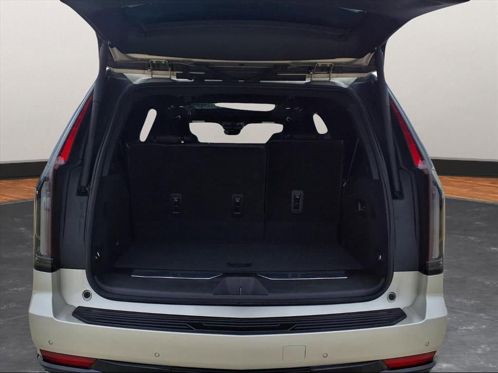 Used 2023 Cadillac Escalade Premium Luxury image 15