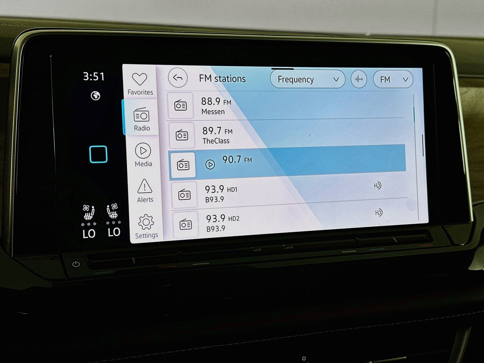 Used 2025 Volkswagen Atlas SE FWD image 21