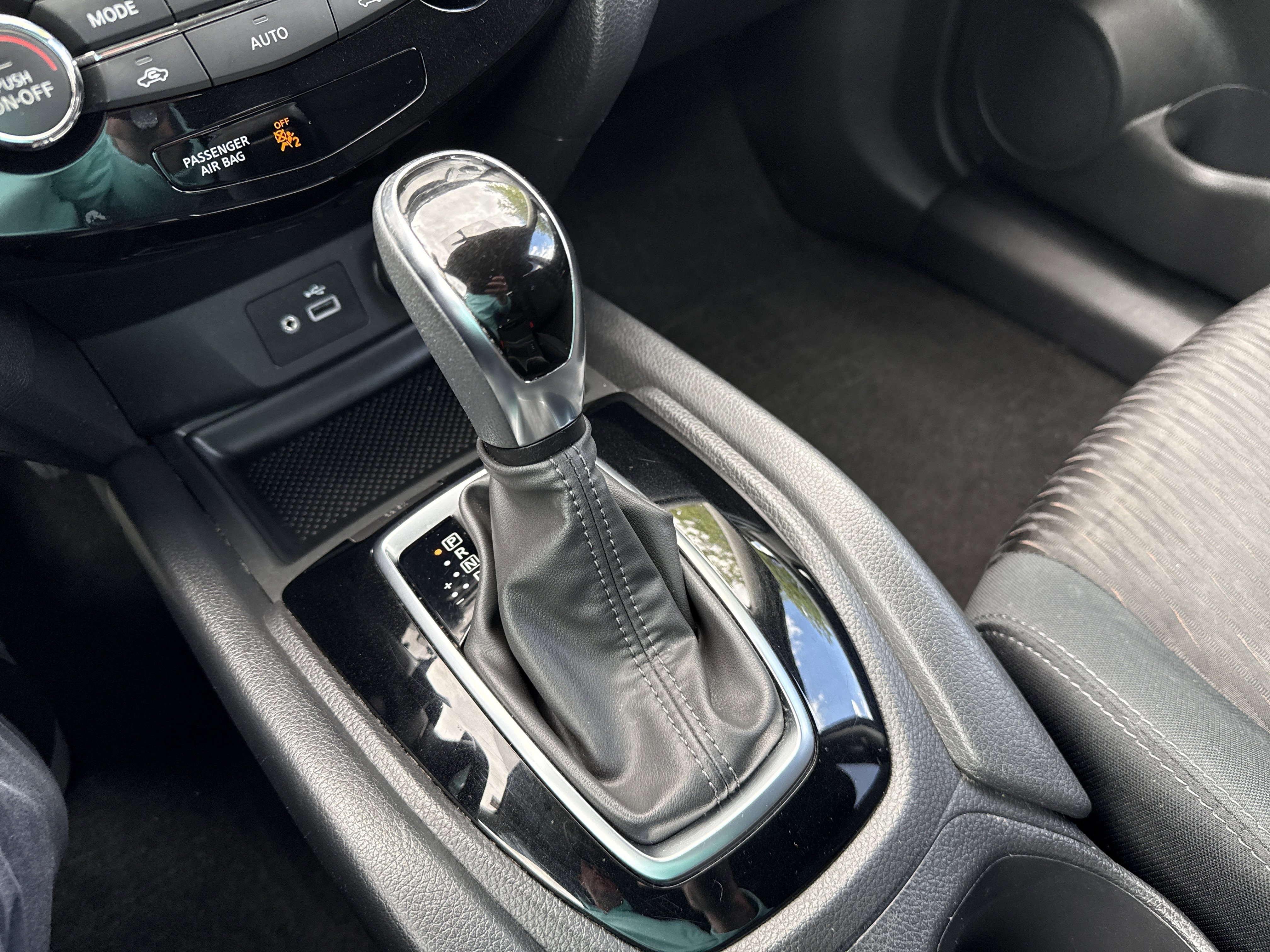 Used 2018 Nissan Rogue SV w/ Premium Package AWD/4WD image 21