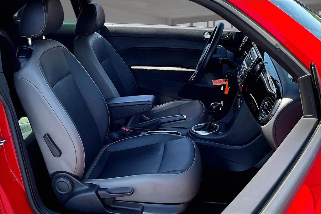 Used 2015 Volkswagen Beetle 1.8T Classic FWD image 7