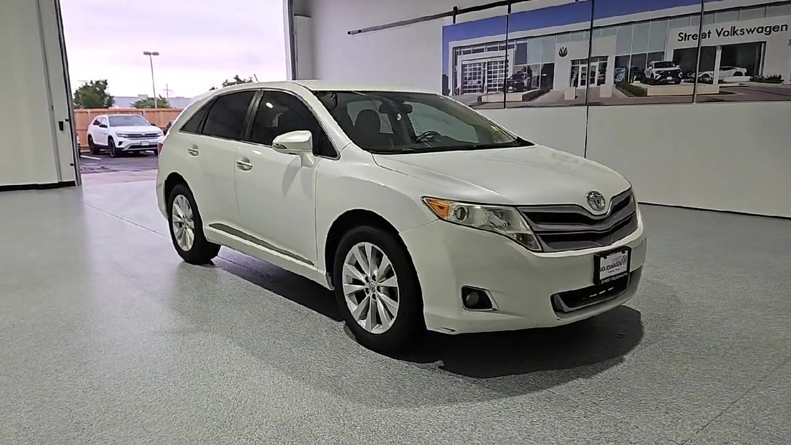 Used 2013 Toyota Venza XLE FWD image 2
