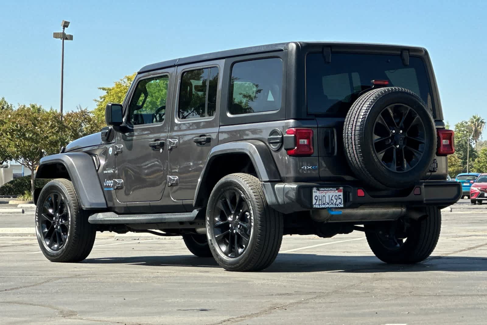 Used 2023 Jeep Wrangler Unlimited Sahara AWD/4WD image 7
