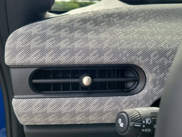 Used 2025 MINI Cooper 2-Door Hardtop image 16