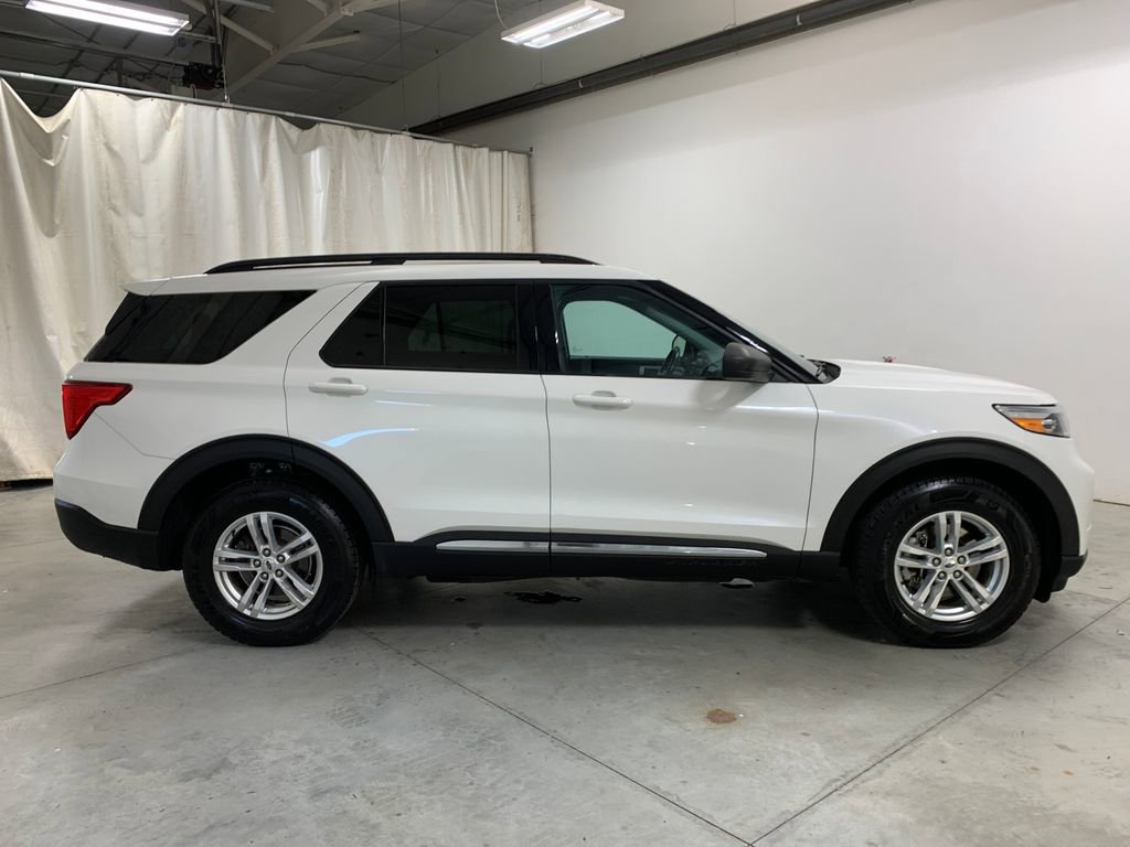 Used 2022 Ford Explorer XLT image 27