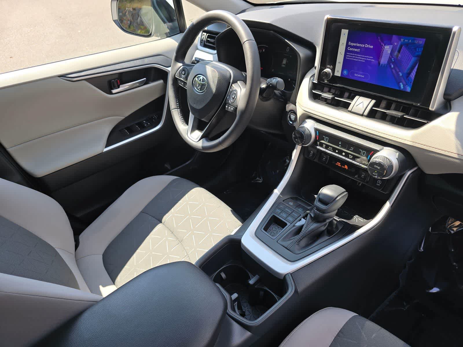 Used 2025 Toyota RAV4 XLE w/ Convenience Package AWD/4WD image 30