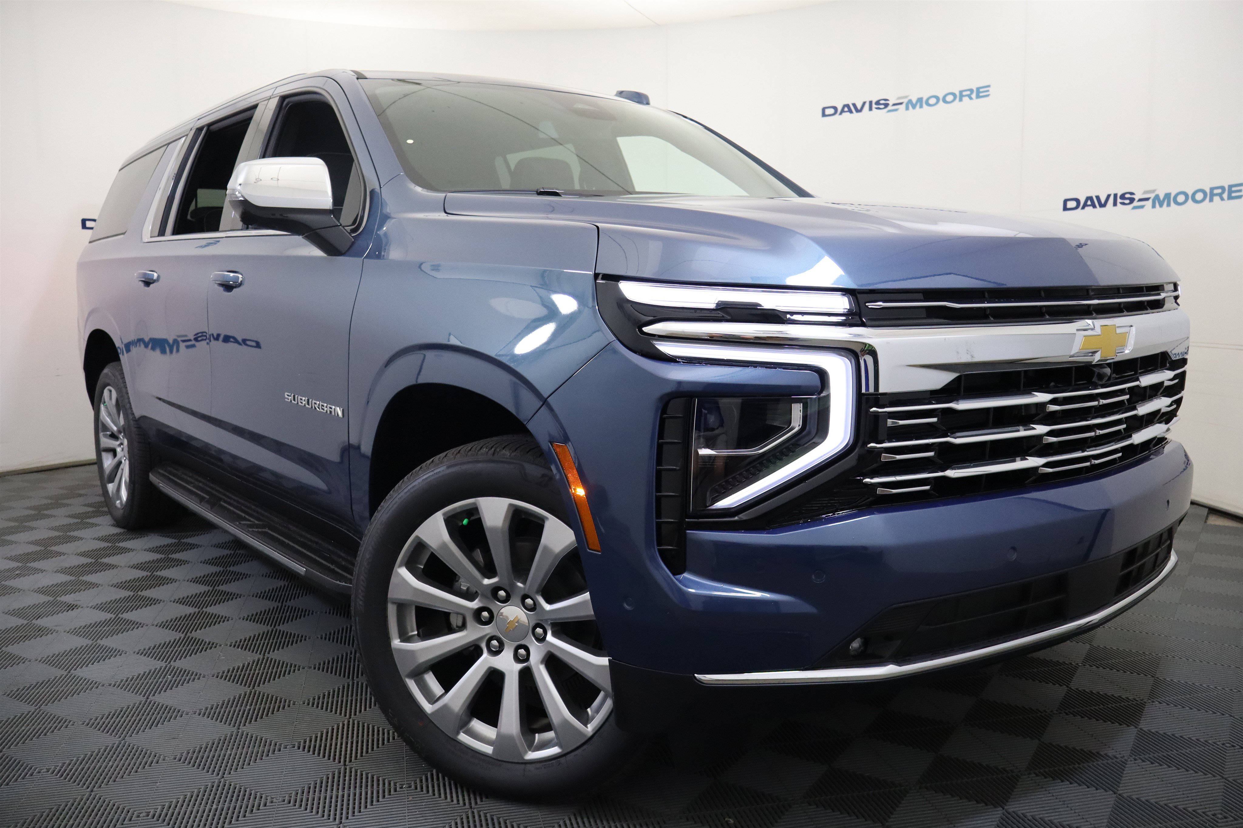 New 2025 Chevrolet Suburban Premier image 2