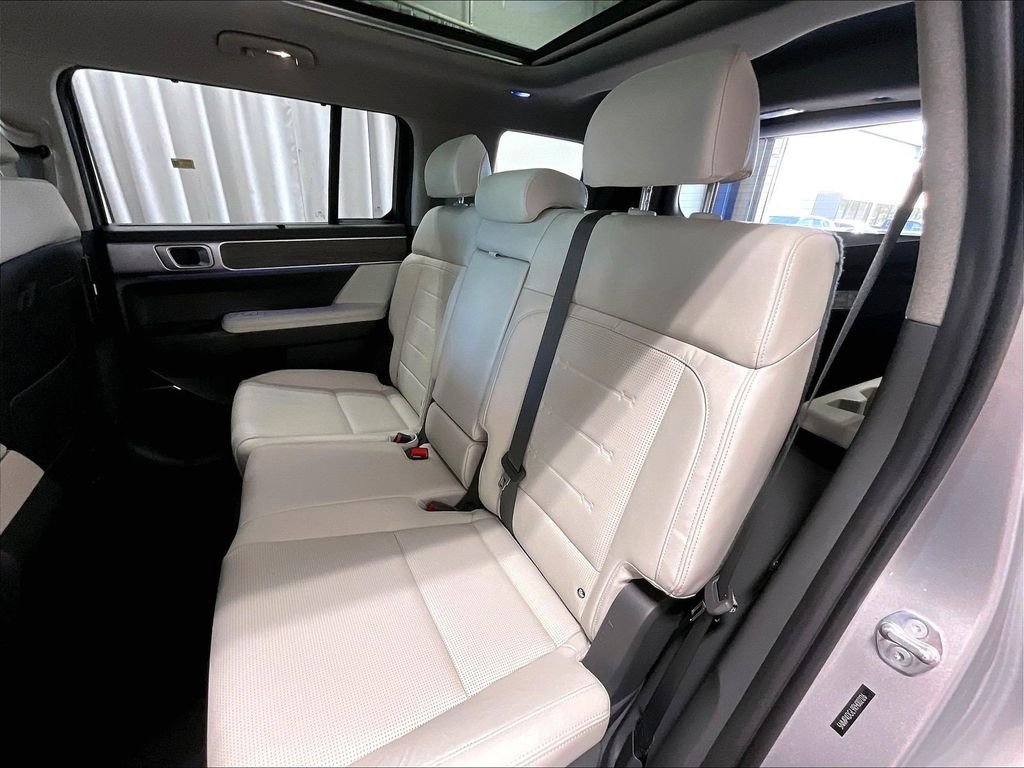 Used 2024 Hyundai Santa Fe Limited AWD/4WD image 15