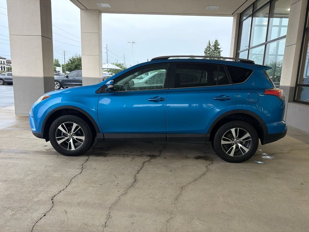 Used 2018 Toyota RAV4 XLE AWD/4WD image 2