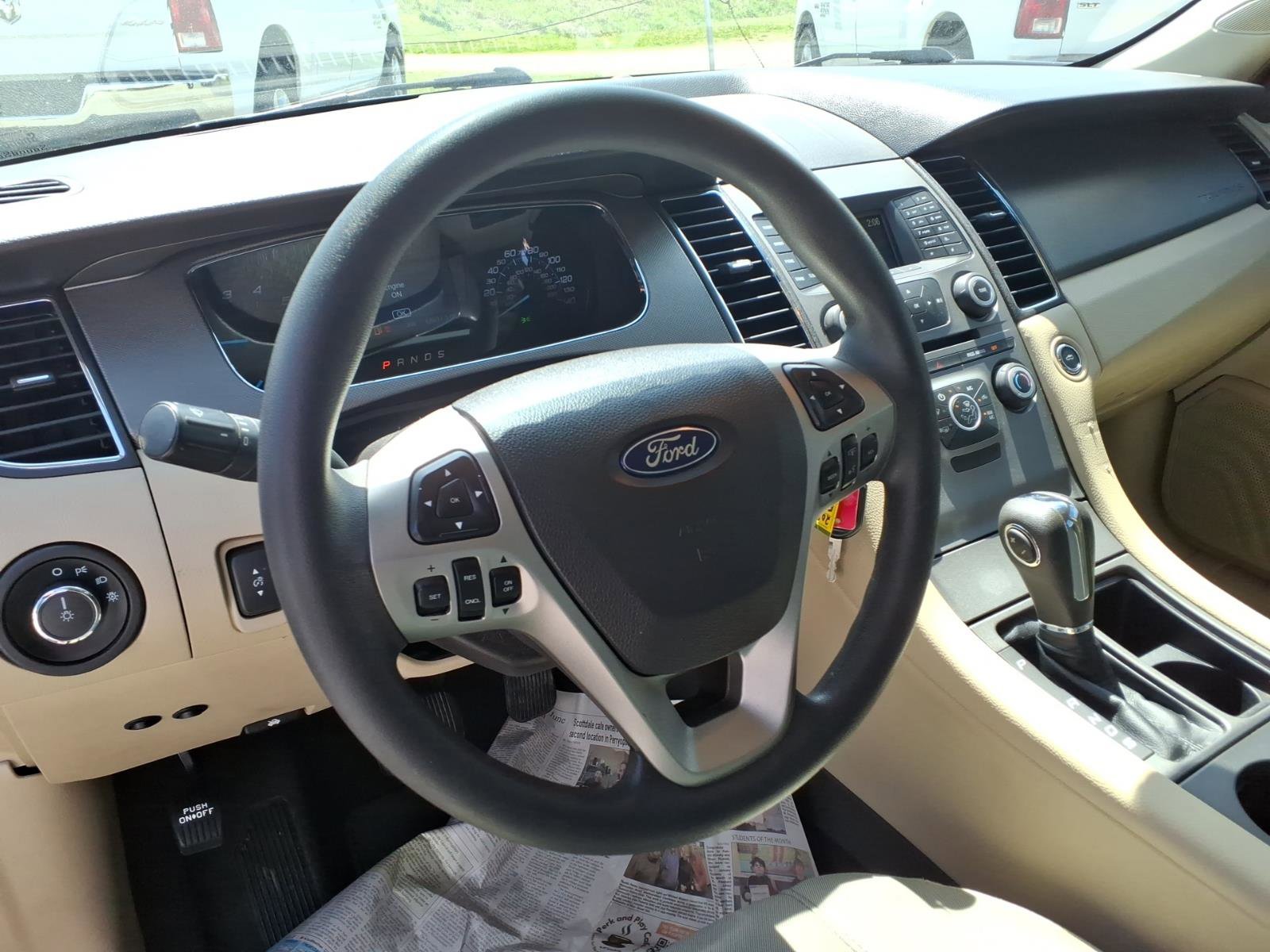 Used 2018 Ford Taurus SE FWD image 5