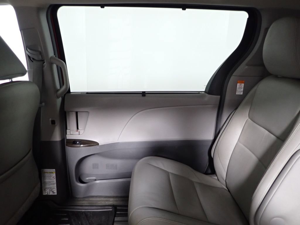 Used 2015 Toyota Sienna XLE w/ XLE Navigation Package image 34