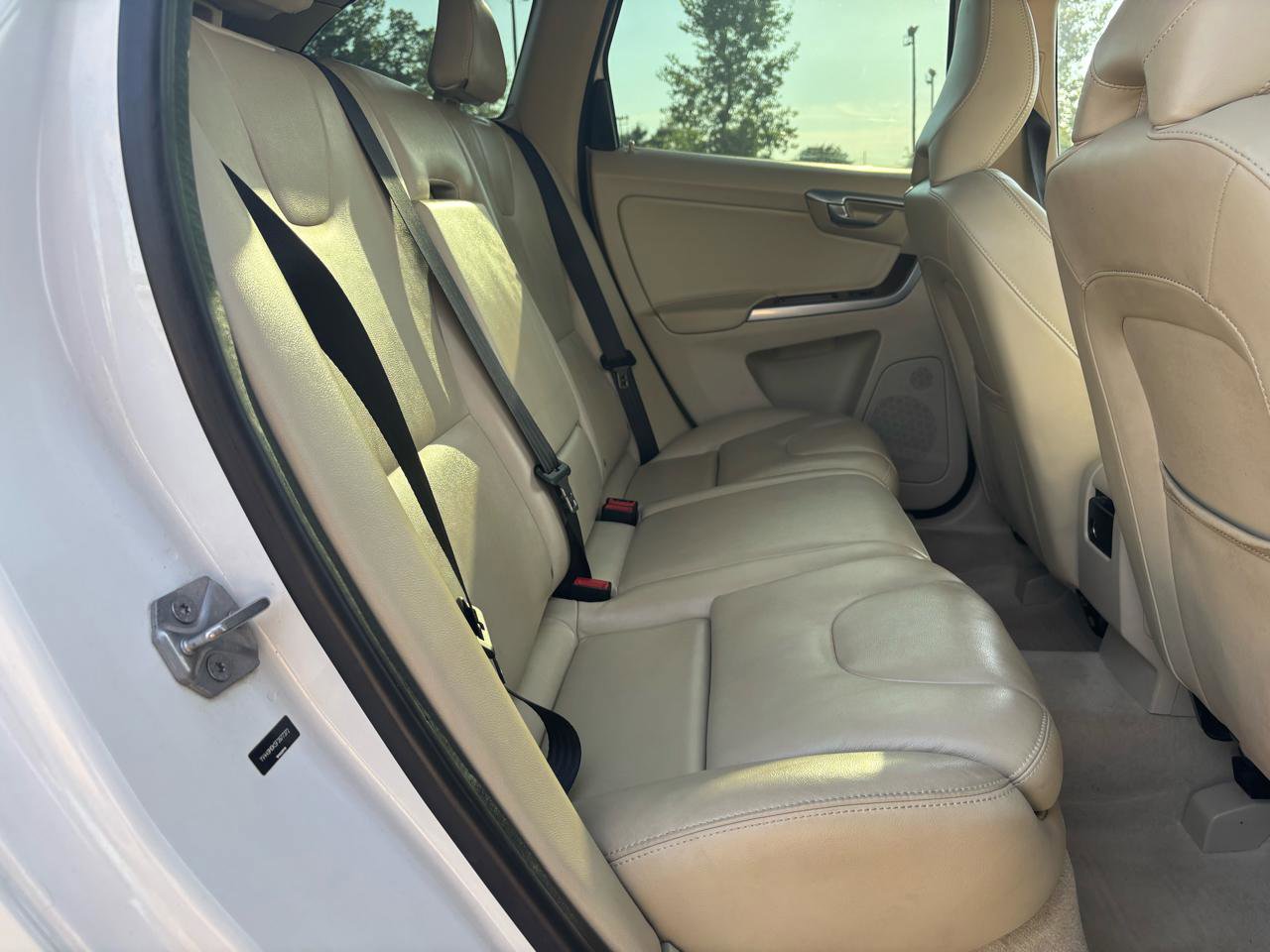 Used 2015 Volvo XC60 T6 w/ Proximity Package FWD image 6