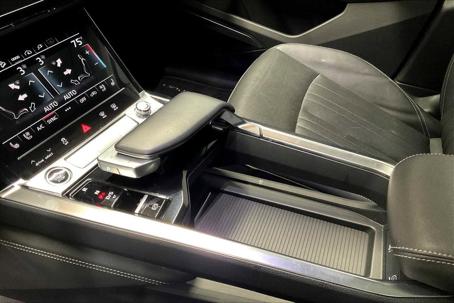 Certified 2022 Audi e-tron Premium Plus w/ Premium Plus Package image 18