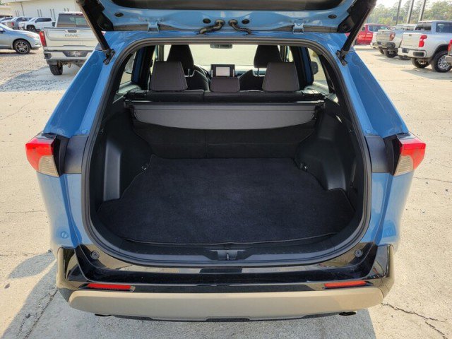 Used 2022 Toyota RAV4 SE image 7